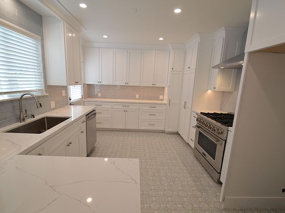 5th image of 1443 N Evergreen St