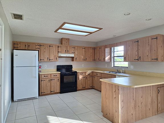 5th image of 1850 Enterprise Ave APT B