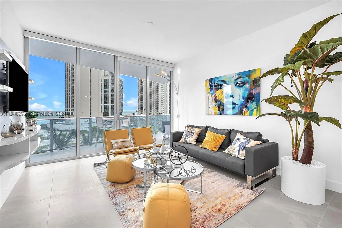 Building Photo - 17550 Collins Ave #504