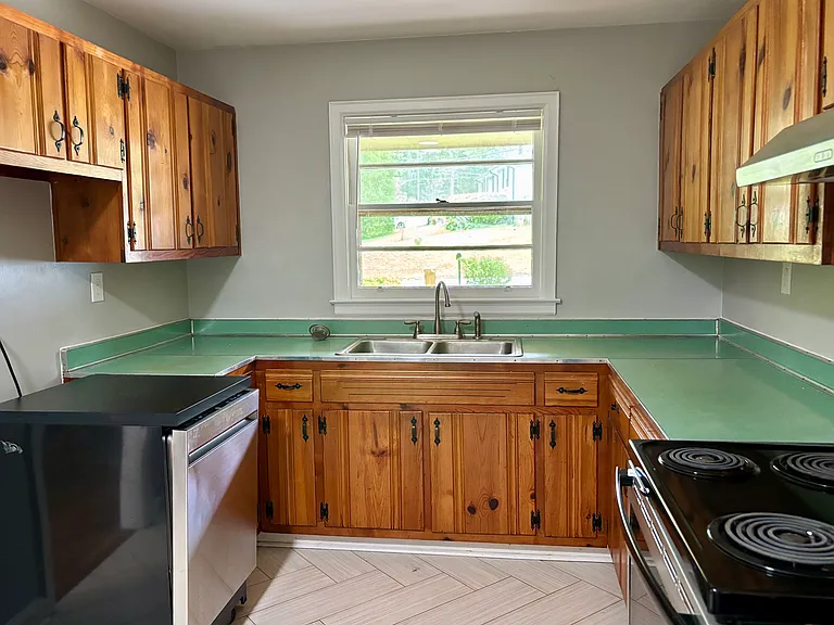 2704 Harrington Dr — Photo 10