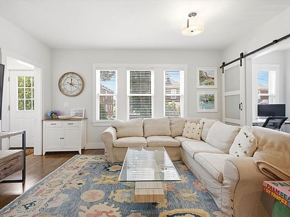 4th image of 46-48 Franconia St #1