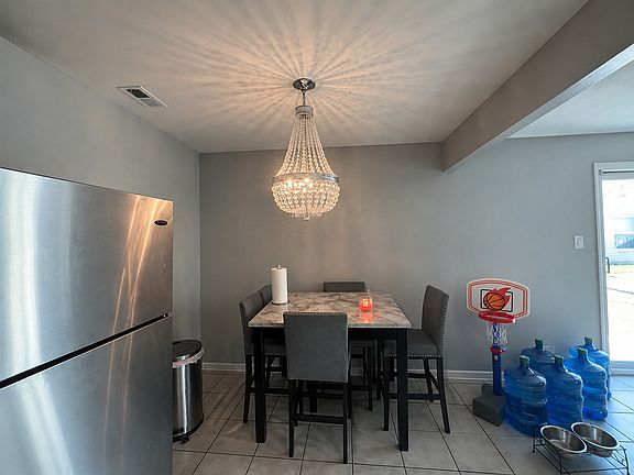 3rd image of 1395 S Glen Cir