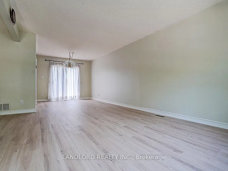 2294 Wyandotte Dr — Photo 12