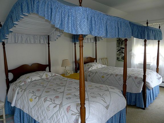 Guest bedroom over garage
