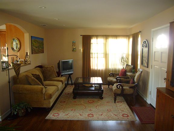 5th image of 632 Myrtle St