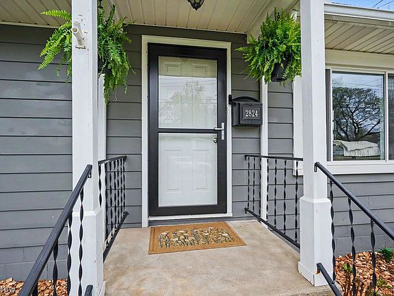 3rd image of 2824 Fairview Pl