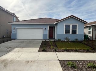 2541 Vineyard St, Hanford, CA 93230