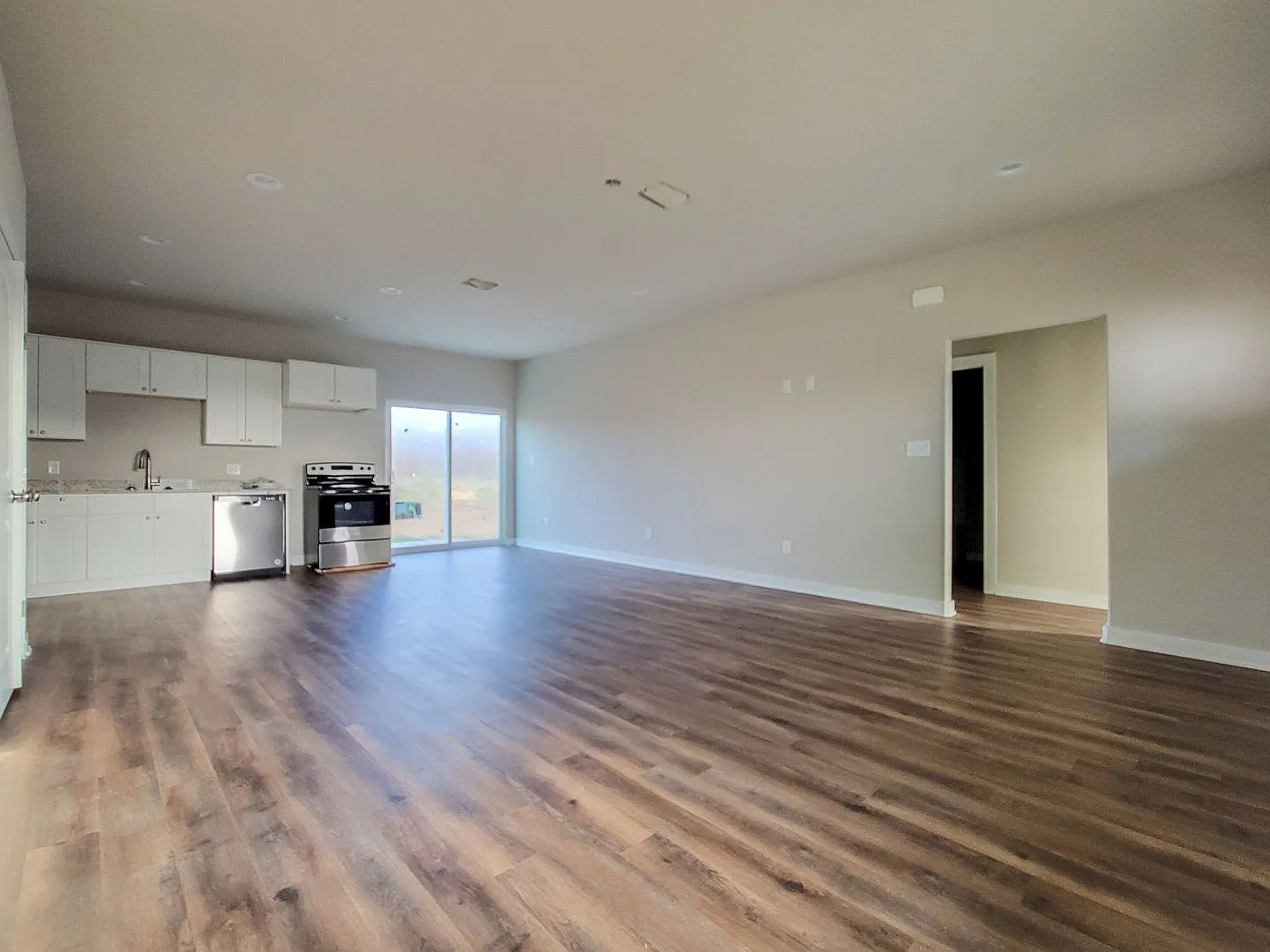 Gorgeous 3 Bed 2 Bath Home in Corsicana! — Photo 2