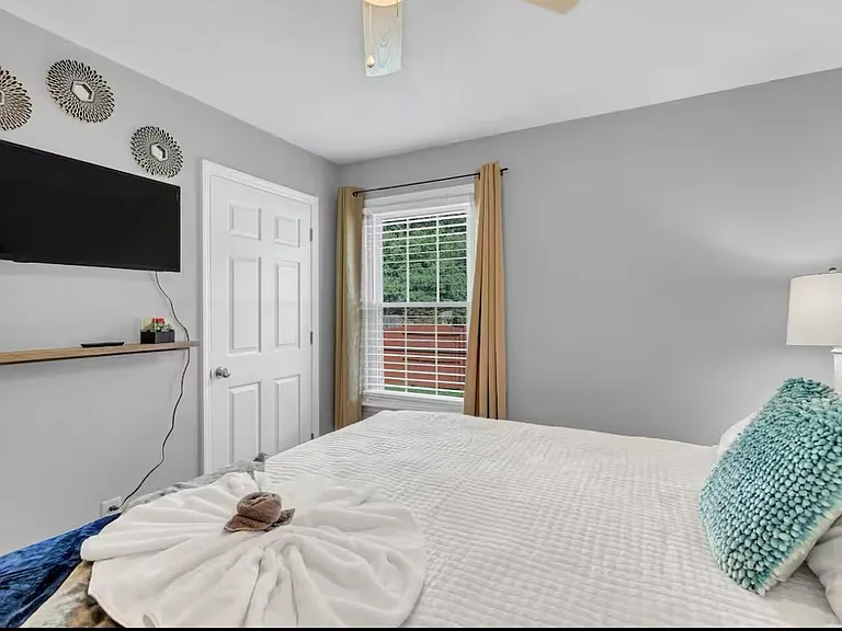 311 Elizabeth Ct — Photo 33