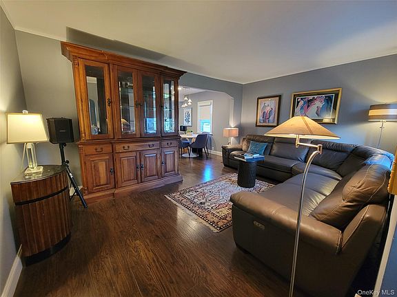 3rd image of 152 Norfeld Boulevard