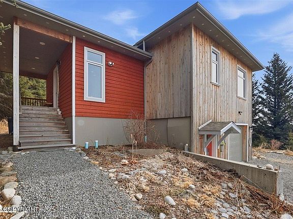 3rd image of 410 Crestwood Cir