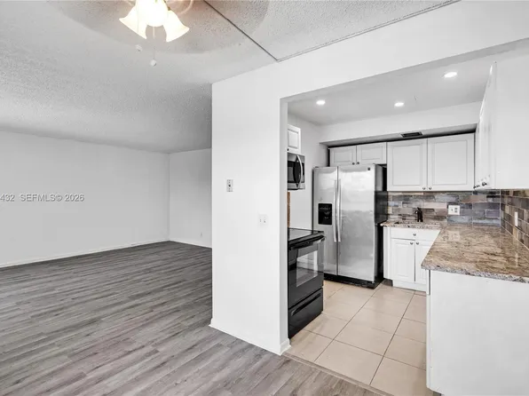 300 SW 134th Way APT 413E, Pembroke Pines, FL 33027