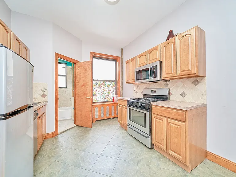 501 1/2 W 43rd St #3E — Photo 1