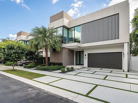 5th image of 10540 NW 67th Ter