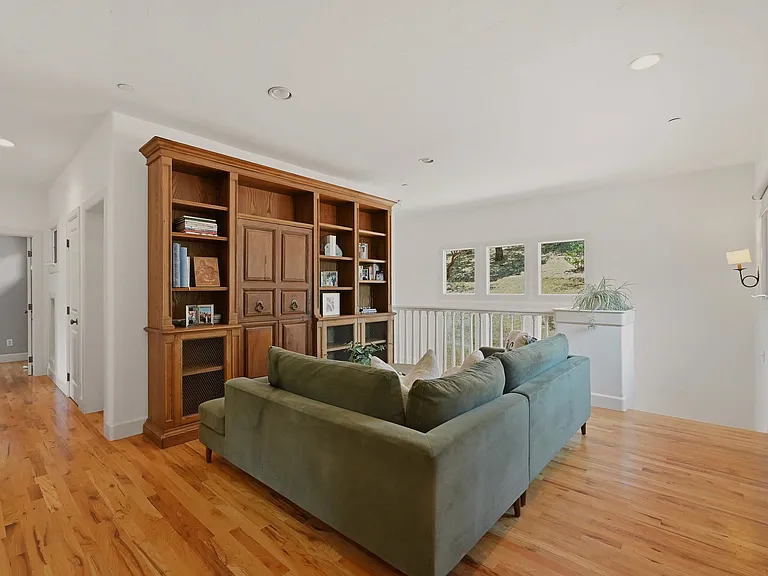 2491 Spring Mountain Rd — Photo 39