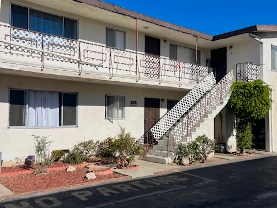 210 N Eucalyptus Ave #7