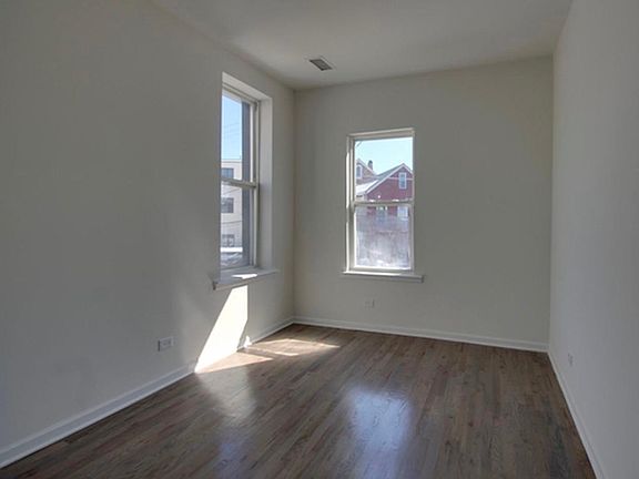 4th image of 1625 S Blue Island Ave #1