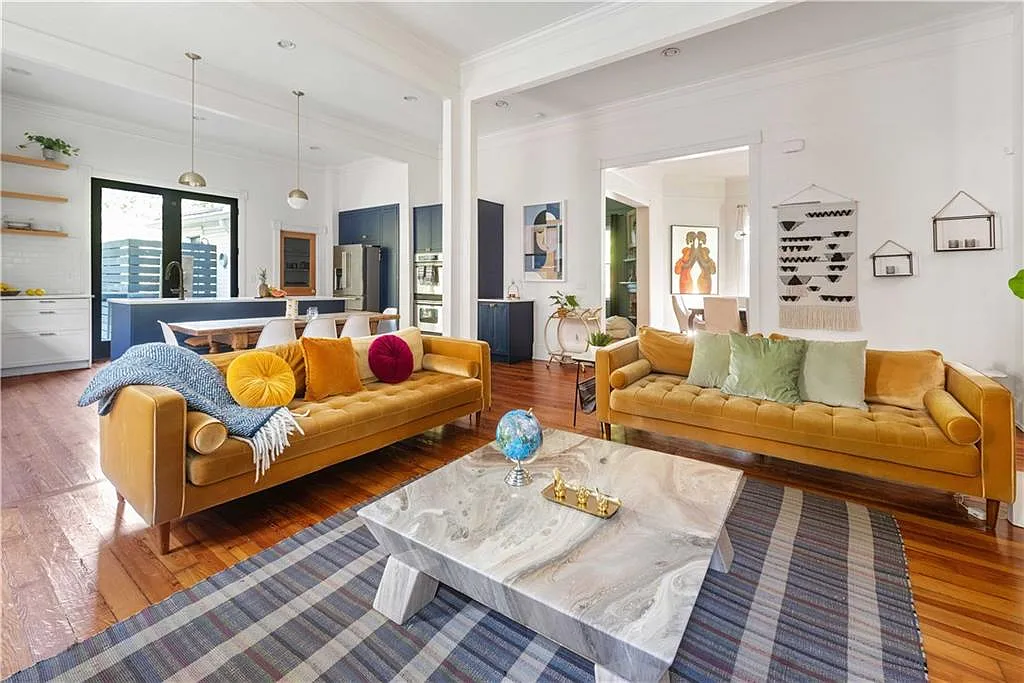4 bed, 2.5 bath, 4000 sqft, $8,000 — Photo 2