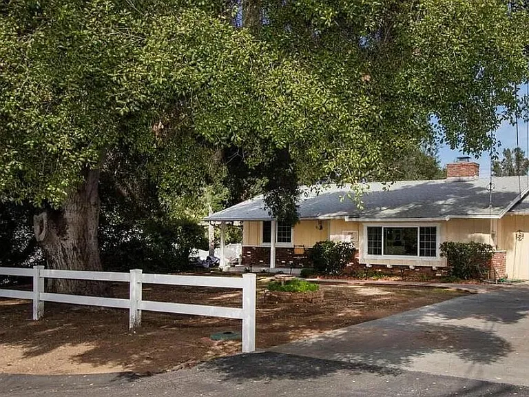 830 Cookie Ln — Photo 1