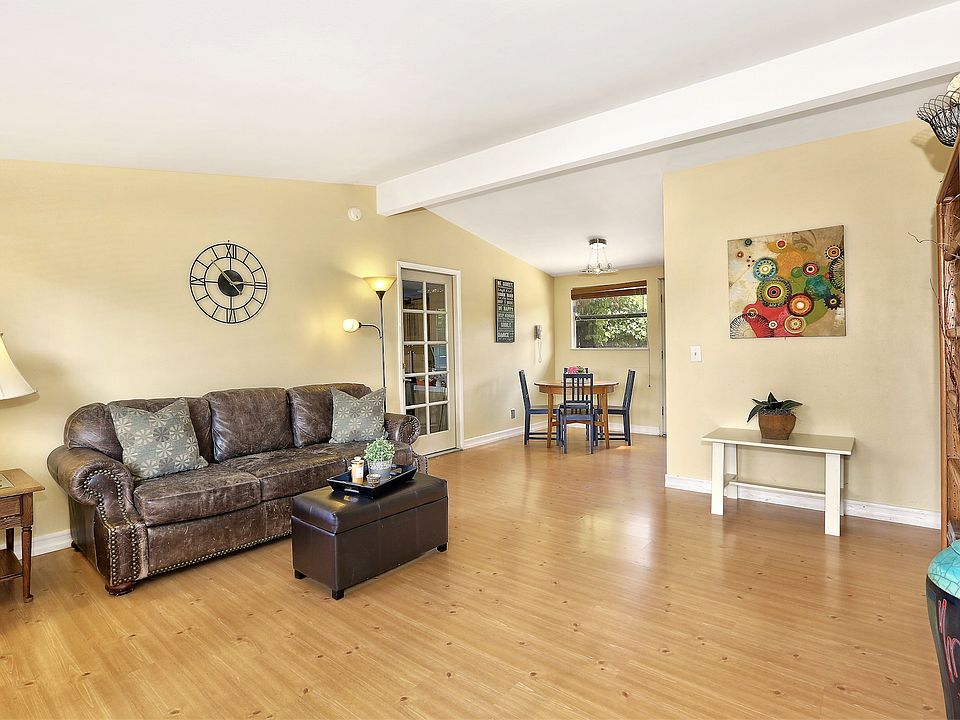 1st image of 290 Rose Ln