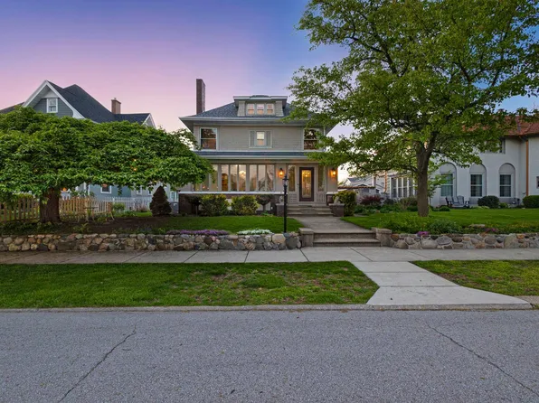 337 Edgewater Dr, Mishawaka, IN 46545