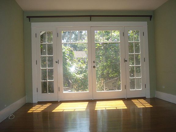 Middle bedroom.