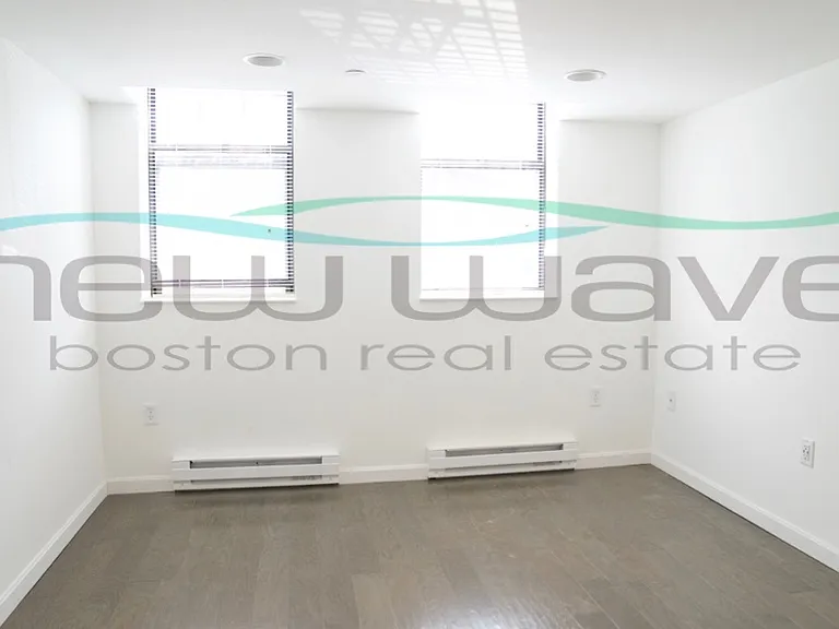 100 Queensberry St #3B — Photo 4