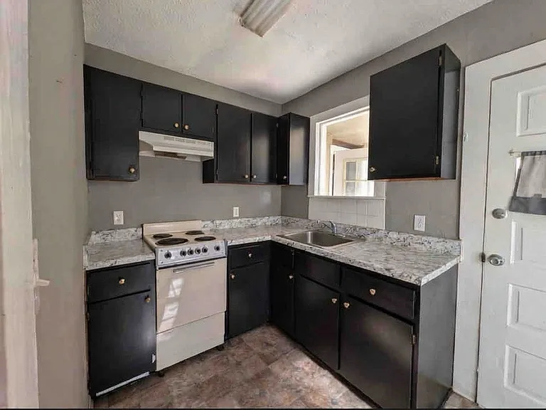 2992 Jefferson St — Photo 4