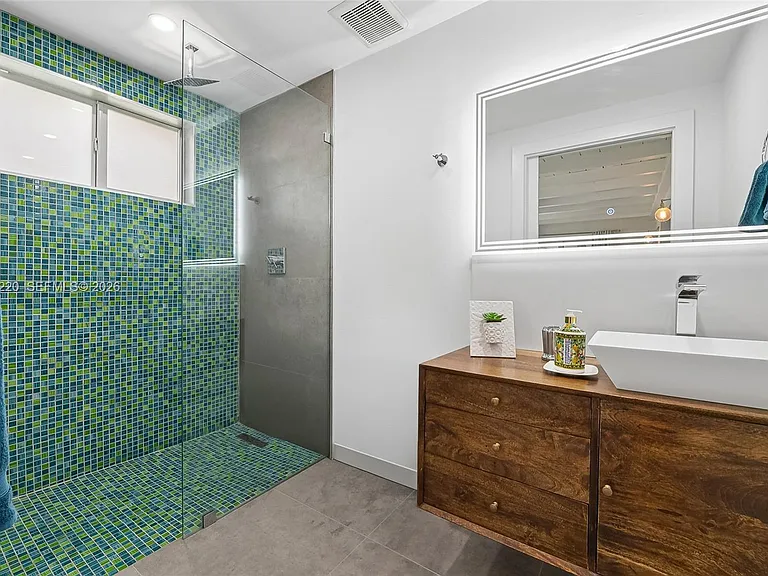 7450 SW 36th St — Photo 9