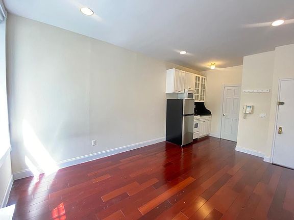 3rd image of 309 E 37th St #1Y