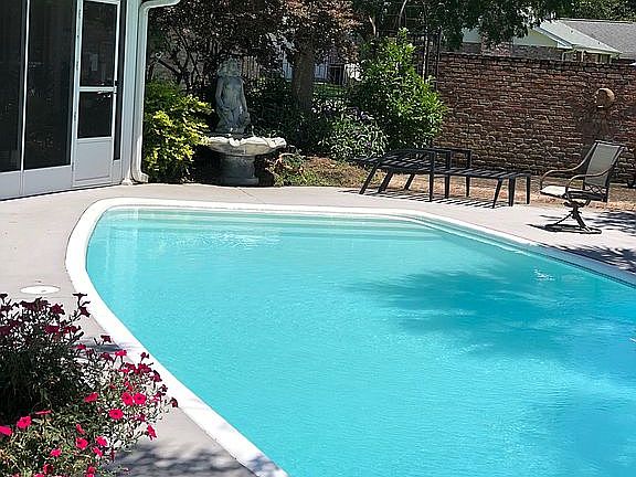 5th image of 801 Rebecca Dr