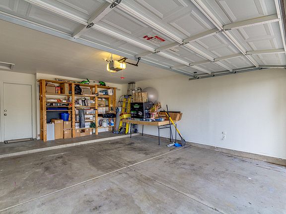 4th image of 36 W Wickieup Ln