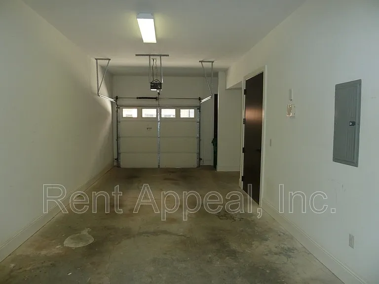 4727 Cypress Cmns — Photo 14