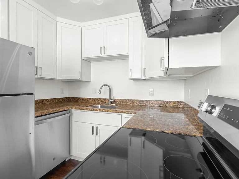 The Edgeworth Apartments — Photo 11