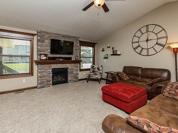 3rd image of 2350 SE Willowbrook Dr