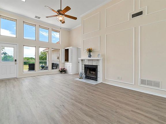 5th image of 2217 Meadowview Dr