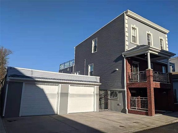 3rd image of 13 Reynolds St
