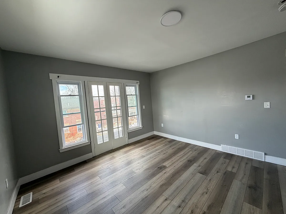 Building Photo - 1301 Whitney Ave #3