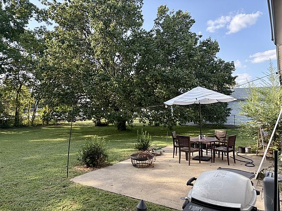 2nd image of 204 Hillcrest Dr