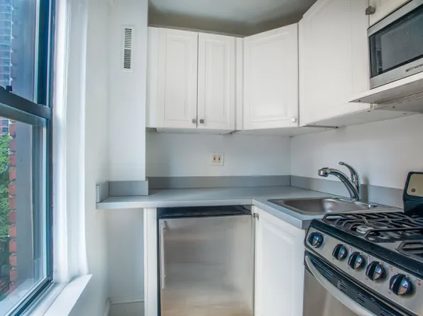 319 East 50th Street 3-B image 5 of 5