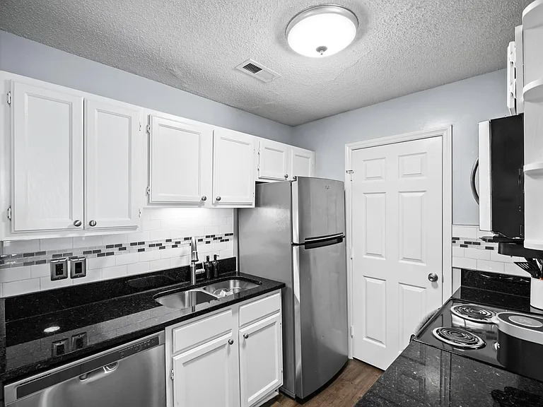 Crown Point at Kingsport Drive — Photo 69