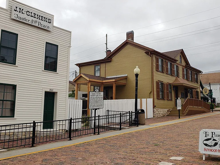 Walk to downtown Hannibal's museums, stores and other attractions