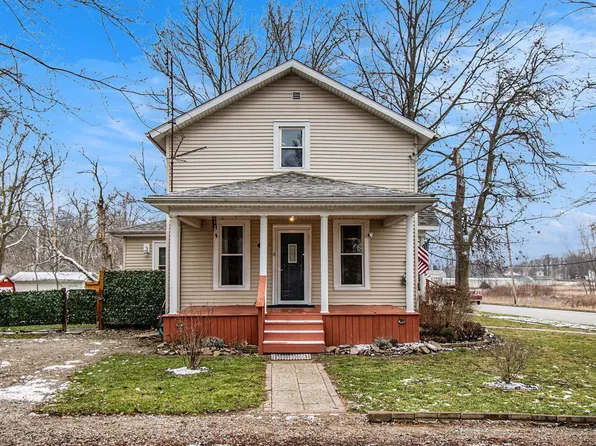 404 S Main St, Wolcottville, IN 46795