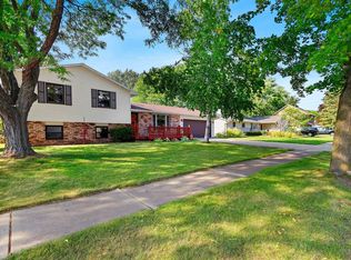 1734 Revere Trl, De Pere, WI 54115