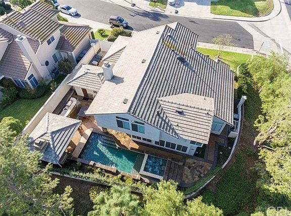 2nd image of 704 S Hidden Creek Cir