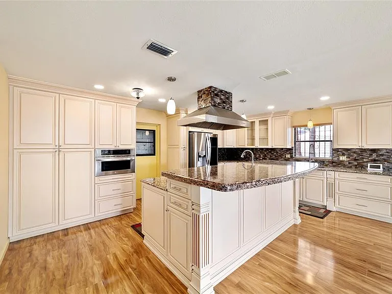 5330 Kings Ct — Photo 13