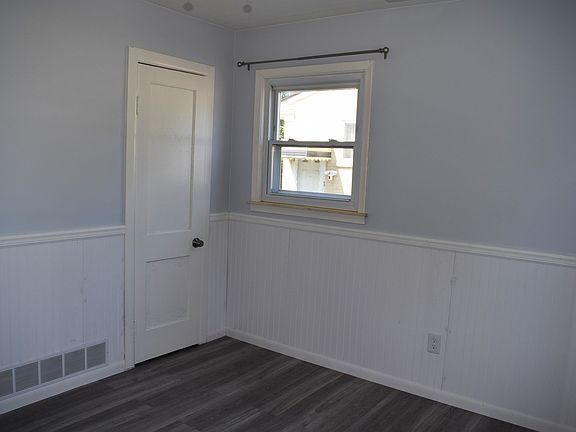 4th image of 1009 Holbrook Ave