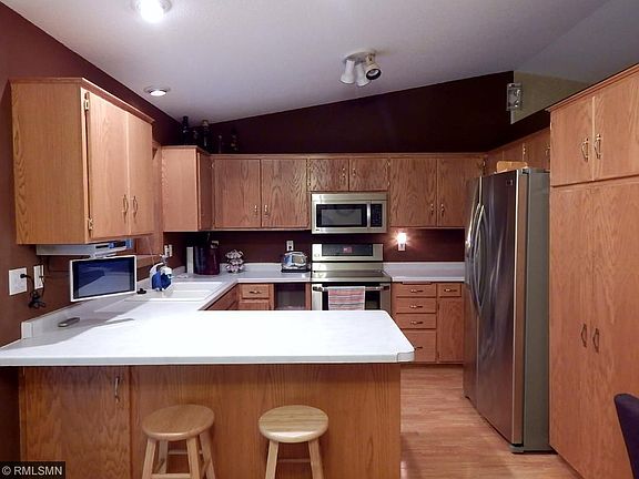 4th image of 305 Scott Dr