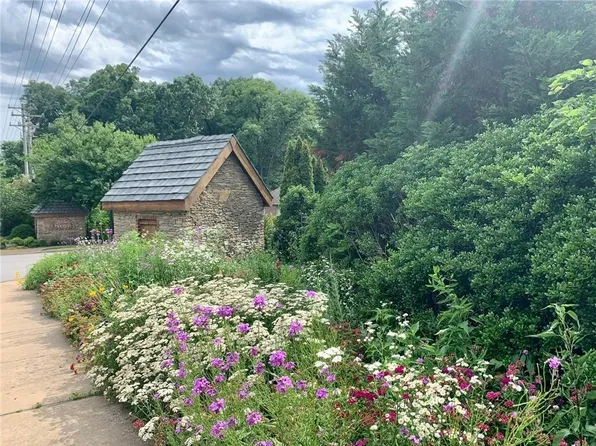 203 NW Lasalle Dr #2, Bentonville, AR 72712