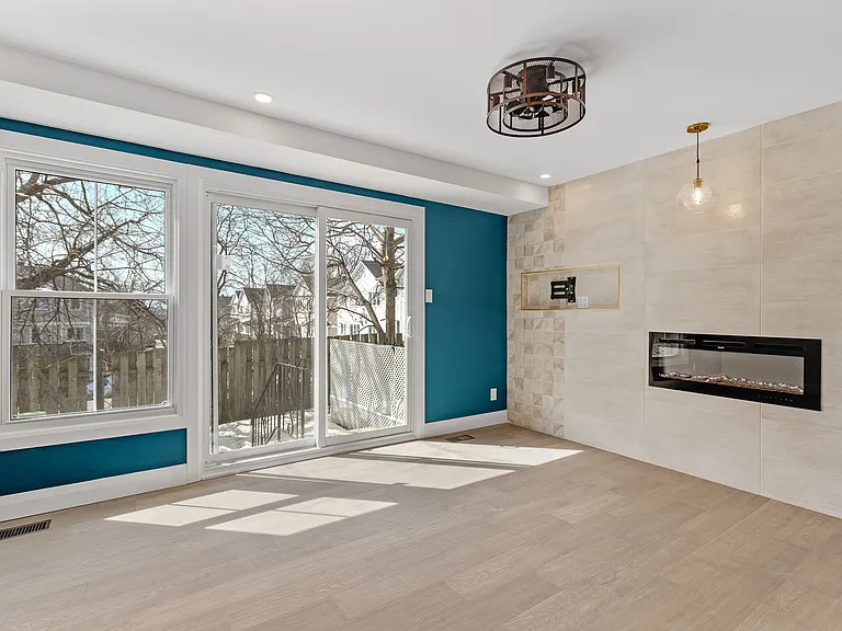 660 Hochelaga St — Photo 11